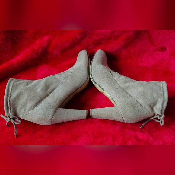 Unisa Taupe Suede Booties/Heeled Boots Size 9M - Picture 4 of 7